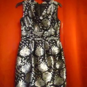 5/$35  Sandra Darren black flowered cocktail dress size 10